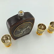 Подарочный набор фляжка кожа "Волки". Златоуст — фотография 2