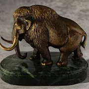 Бронзовая статуэтка «Мамонт» на змеевике — фотография 1