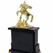 Каминные часы «Георгий Победоносец» из малахита с крыльями — фотография 4