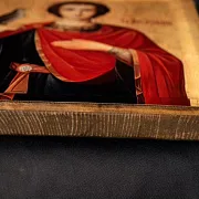 Икона деревянная с ковчегом "Святой Трифон" — фотография 7