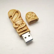 Деревянная флешка «Дева» — фотография 3
