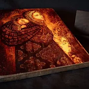 Икона Божией матери "Колыбельная" с подставкой — фотография 3