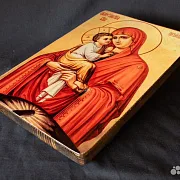 Икона деревянная "Богоматерь Почаевская" — фотография 5